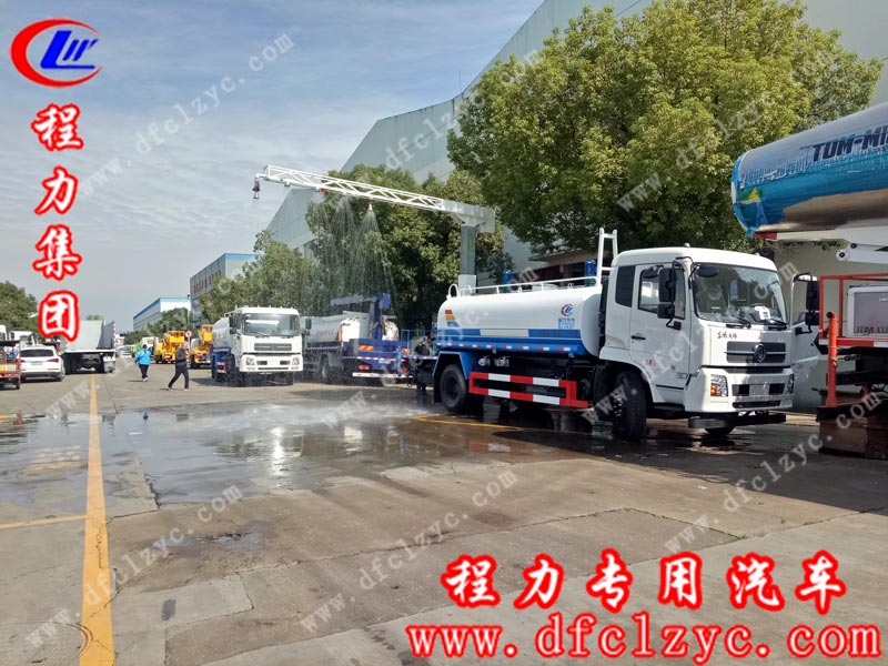 湖北程力集團東風天錦鐵路多功能抑塵噴灑車